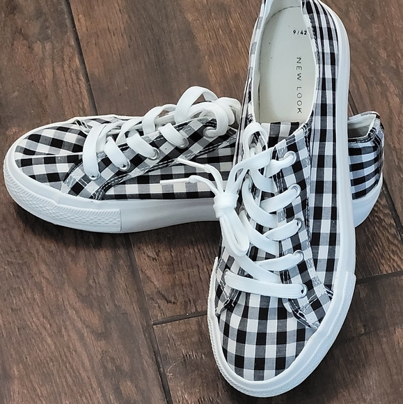 Checkerd Sneekers by New Look - Picture 9 of 11